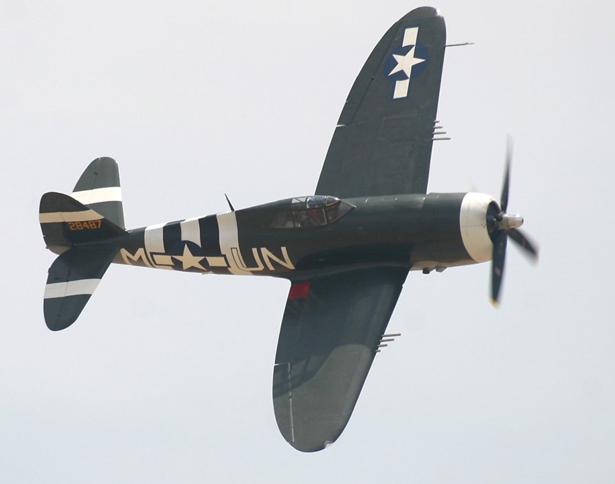 razorback P-47 Thunderbolt  (click here to open a new window with this photo in computer wallpaper format)