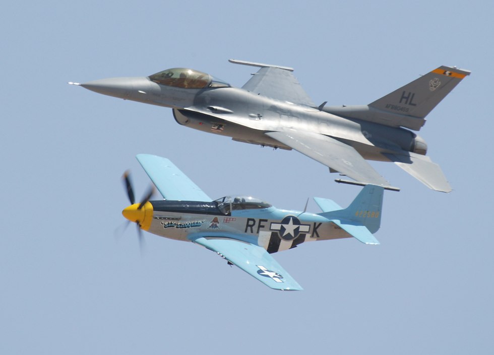 click here to download a wallpaper sized image of this F-16 and P-51 'Heritage Flight'