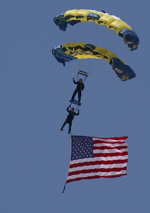 Leap Frogs skydivers with American flag