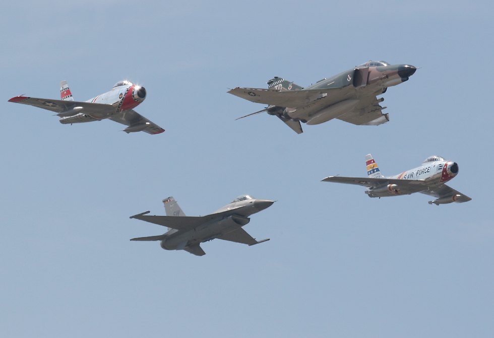 Heritage Flight with F-4 Phantom II, F-16 Fighting Falcon and two F-86 Sabres (click here to open a new window with this photo in computer wallpaper format)