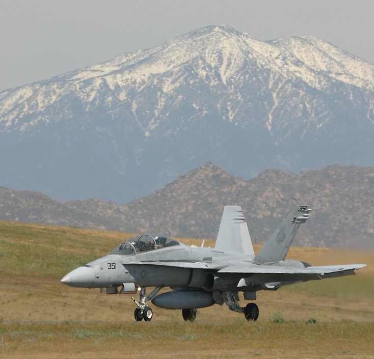 F-18F Hornet   (click here to open a new window with this photo in computer wallpaper format)