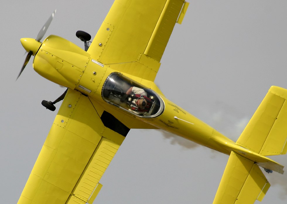 Rob Harrison performing his aerobatic routine  (click here to open a new window with this photo in computer wallpaper format)
