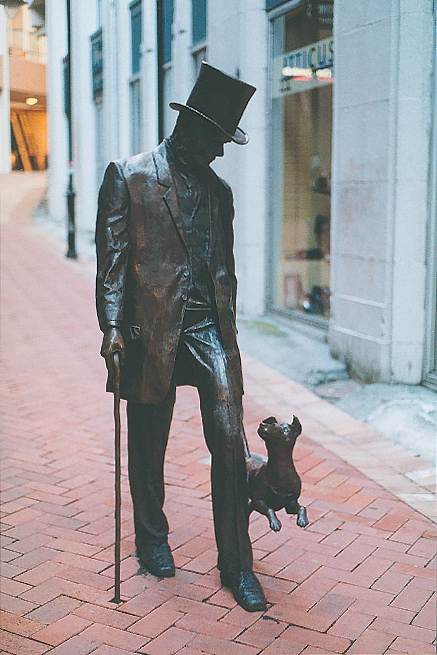 statue of a Victorian man and his terrier