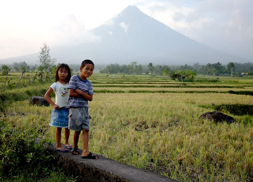 Mt Mayon   (click here to open a new window with this photo in computer wallpaper format)