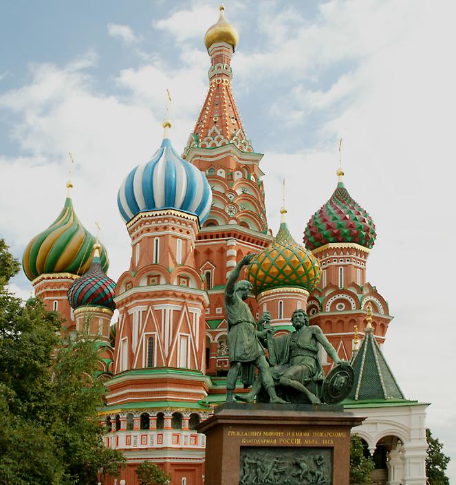 north side of St Basil's cathedral   (click here to open a new window with this photo in computer wallpaper format)
