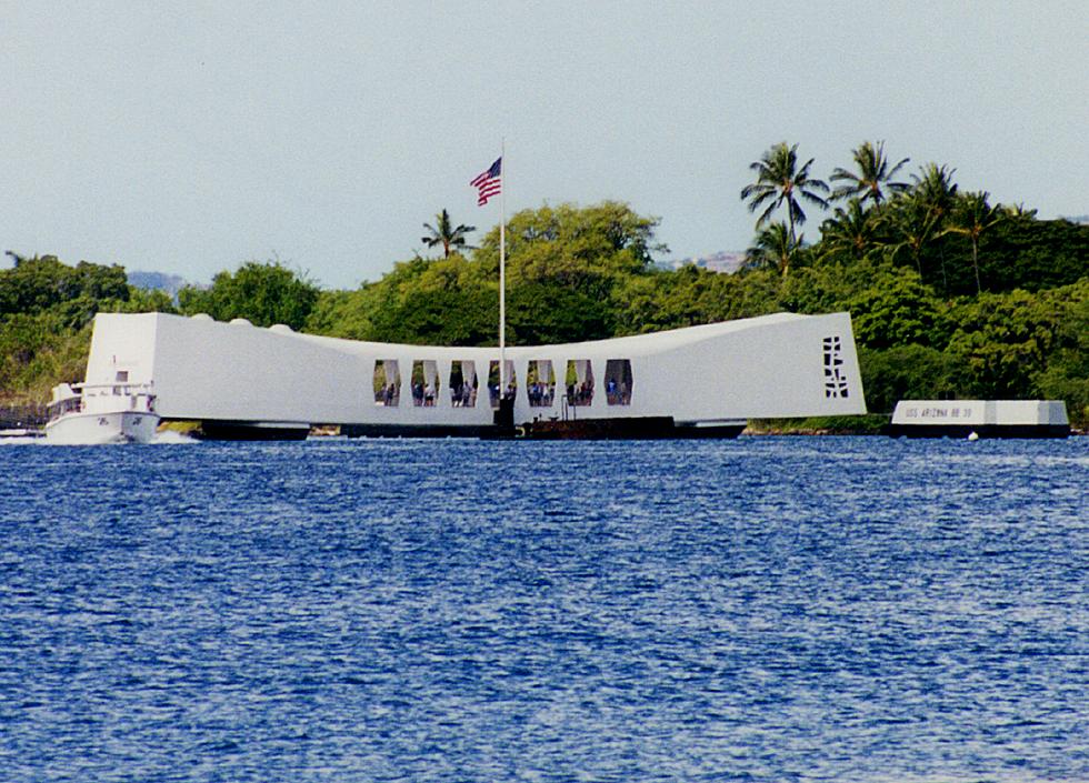 USS Arizona memorial at Pearl Harbor   (click here to open a new window with this photo in computer wallpaper format)