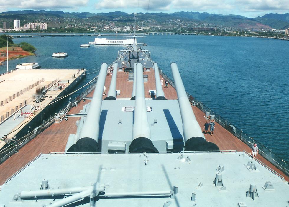 USS Missouri foredeck   (click here to open a new window with this photo in computer wallpaper format)