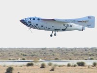 Burt Rutan's SpaceShipOne landing after its first flight into space