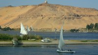 feluccas photographed at Aswan in December of 2003 using a Canon D60 digital camera and Canon 28-105mm lens set to 68mm  (1/180th second, f9.5, ISO 200)