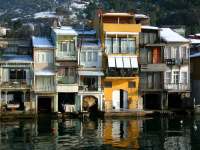 houses at Anadolu Kavagi on the Bosporus photographed in January of 2004 using a Canon D60 digital camera and Canon 28-105mm lens set to 30mm  (1/250th second, f3.5, ISO 100)